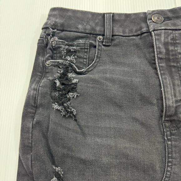 G40. Women’s American Eagle Outfitters Black Distressed Denim Skirt (12) - Picture 3 of 11